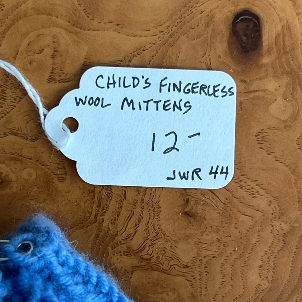 Handknit baby mittens blue with hearts
